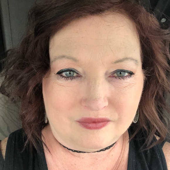 Meet your Posher, Sharon - Picture 1 of 2